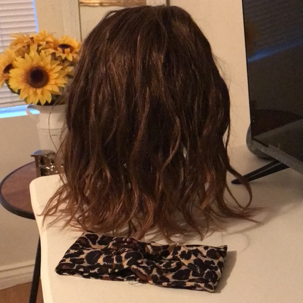 Synthetic wig - Picture 2 of 3